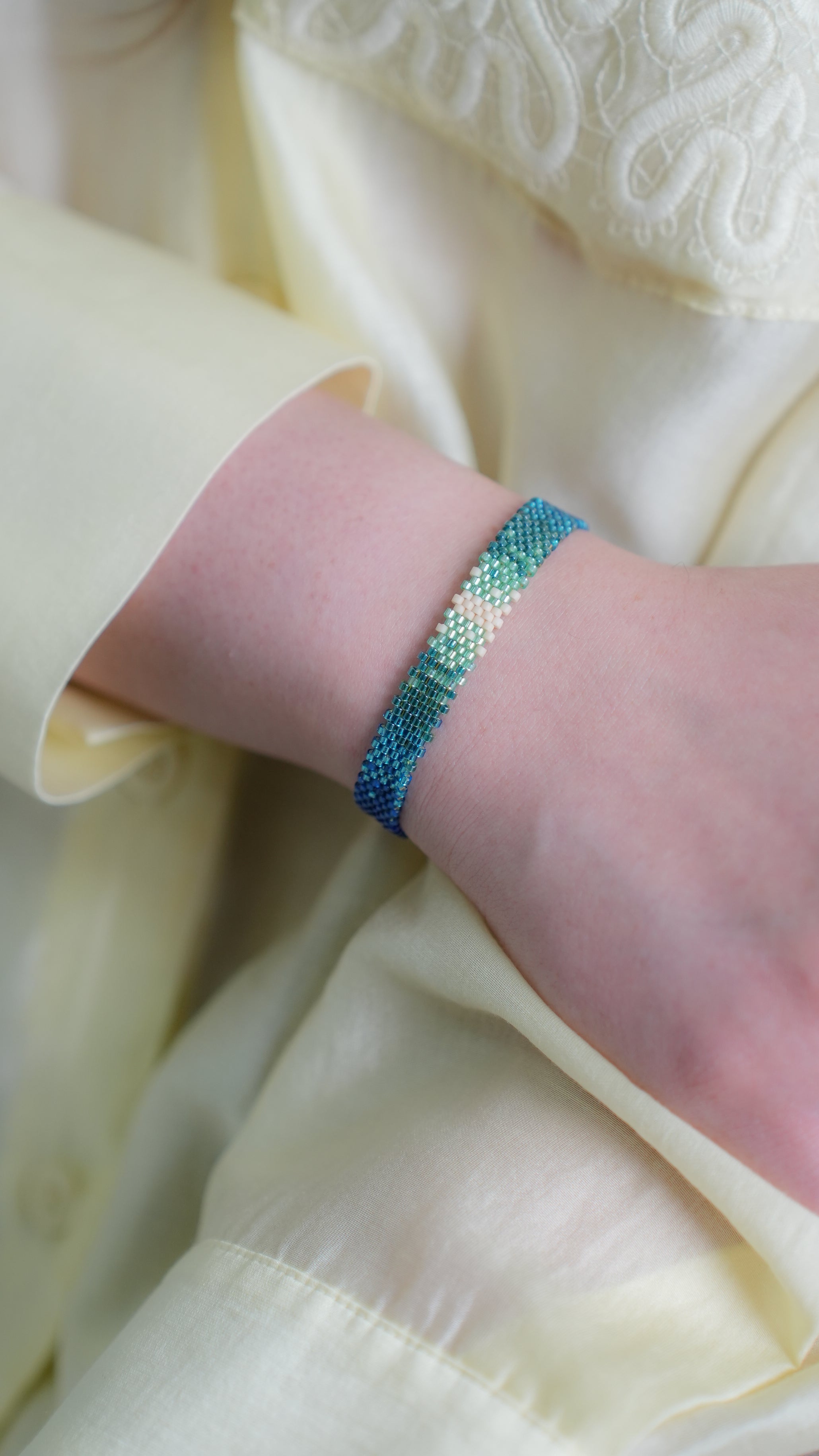 Pulsera Miyuki chica combinacion azules con blanco