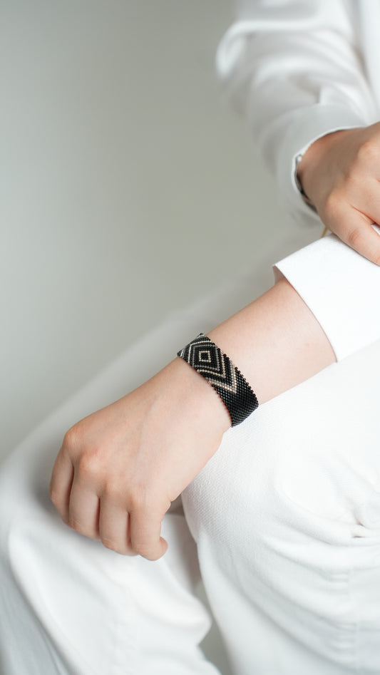 Pulsera Miyuki grande negro rombo plata