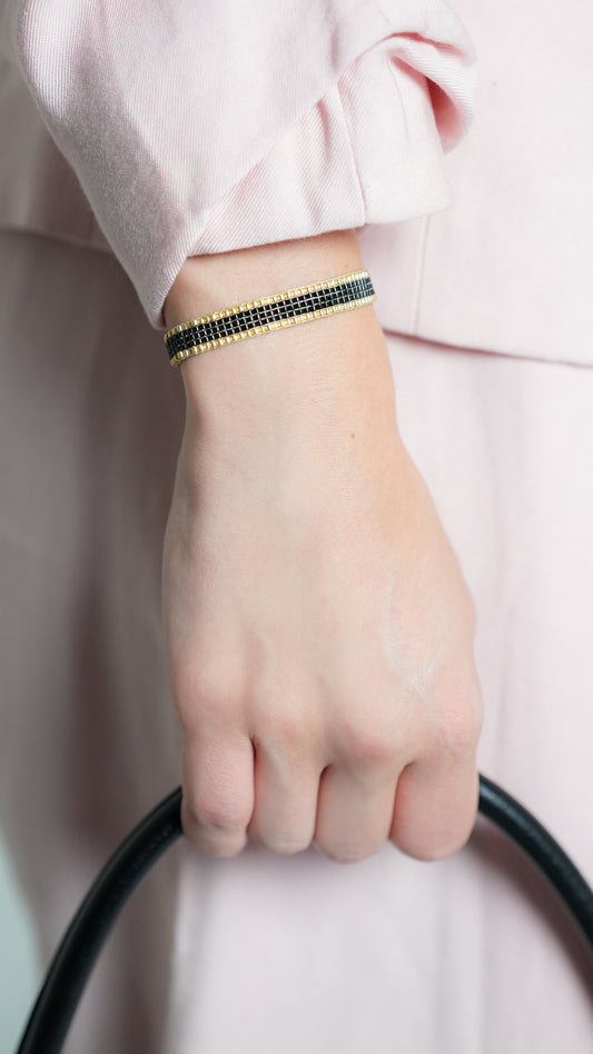 Pulsera Miyuki chica negro orilla dorado