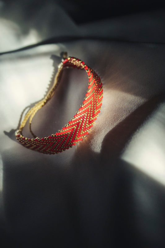 Pulsera Miyuki grande flechas rojo dorado