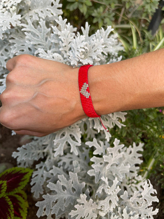 Brazalete Miyuki rojo CORAZÓN plata
