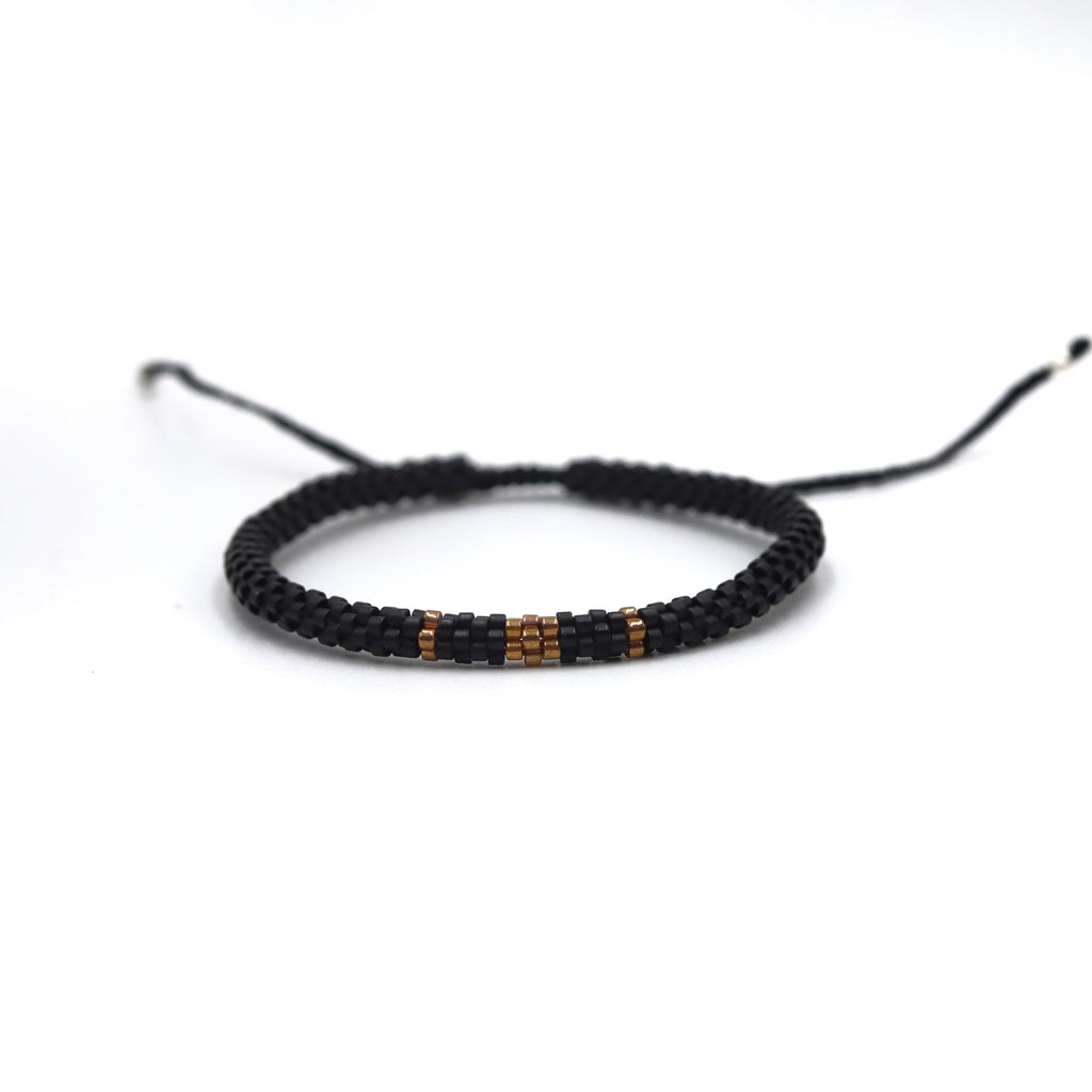 Pulsera Miyuki Caballero redonda negro centro ocre