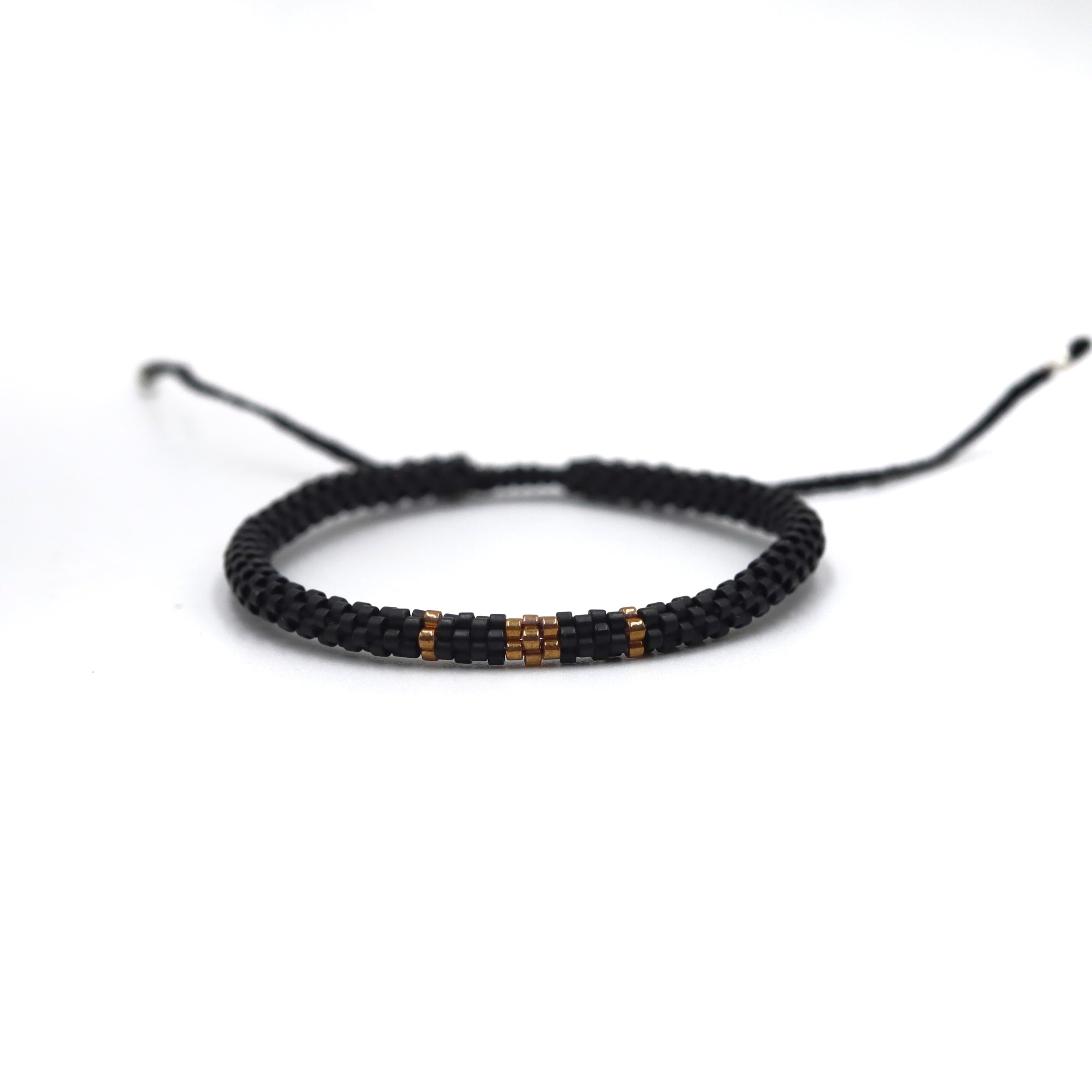 Pulsera Miyuki Caballero redonda negro centro ocre